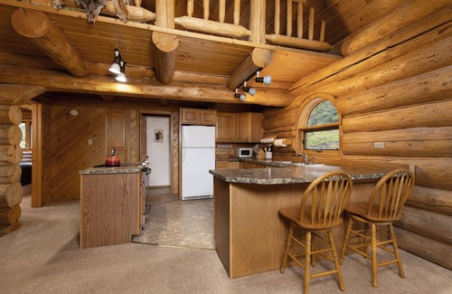 Gallatin Gateway Cabina | Tom's Big Sky Cabin - Close to the Gallatin River, hiking, and Yellowstone!