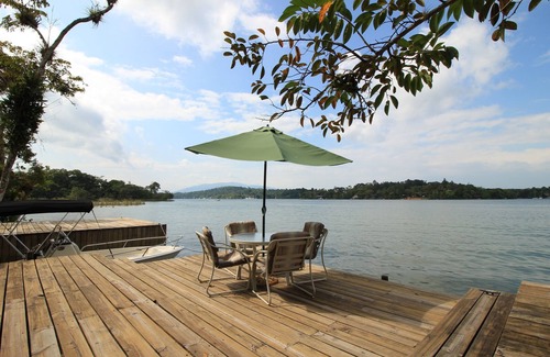 Livingston Casa | Tom's Paradise: River Front View, piscina privada + WiFi gratis
