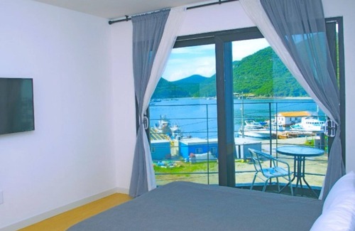 Iun Casa | Tongyeong Chorokbitbada Pension