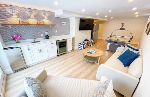 East Orleans Casa | East Orleans Vacation Estate Includes Guest House, Heated Pool, Hot Tub: 232-O