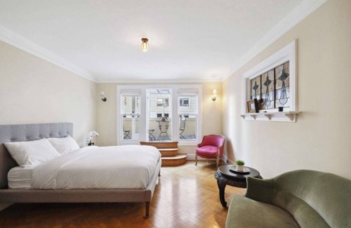 Downtown San Francisco Cabina | Tony Bennett Suite, Charming Private Suite with balcony in lovely San Francisco
