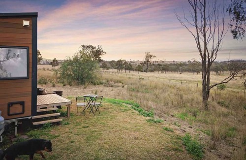 Goombungee Casa | Toowoomba Valley Views by Tiny Away