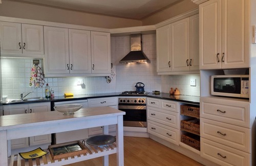 Strand Apartamento | 'Top Flat' @ 121 Beach - 3 Bedroom with Built in Veranda and Easy Beach Access