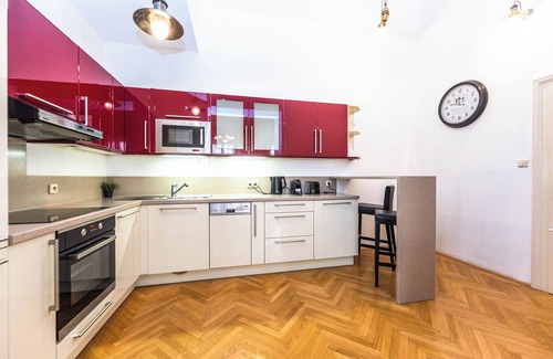 Vinohrady Apartamento | Top flat close to Wenceslas square with parking