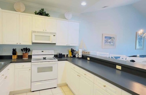 Central Myrtle Beach Apartamento | Top-Floor 2BR Condo with Elevator, Golf & Beach