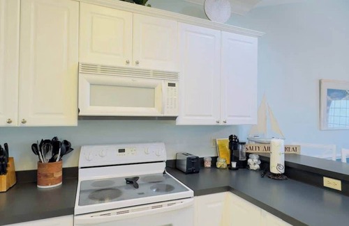 Central Myrtle Beach Apartamento | Top-Floor 2BR Condo with Elevator, Golf & Beach