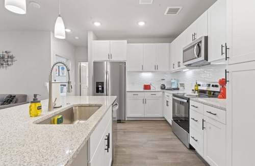 Windsor Park Apartamento | Top Floor 2BR King Beds Suite 8 Min to Downtown