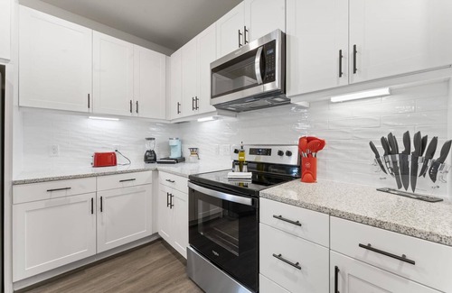 Windsor Park Apartamento | Top Floor 2BR King Beds Suite 8 Min to Downtown