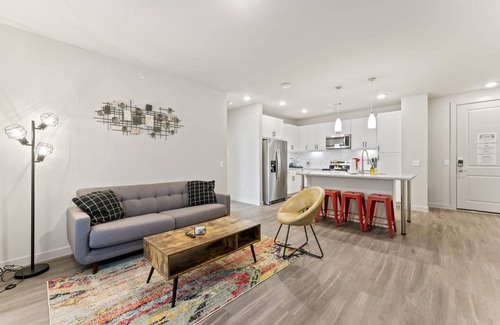 Windsor Park Apartamento | Top Floor 2BR King Beds Suite 8 Min to Downtown