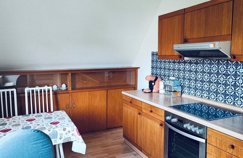Friedrichsdorf Apartamento | Top floor apartment with conservatory perfect for a couple or one person