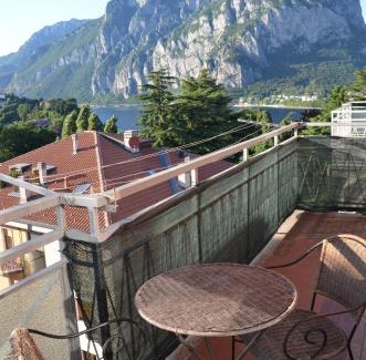 Malgrate Apartamento | Top Floor Apartment 5 minutes walk to lake