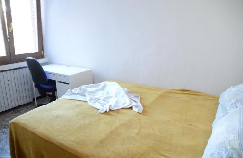 Malgrate Apartamento | Top Floor Apartment 5 minutes walk to lake
