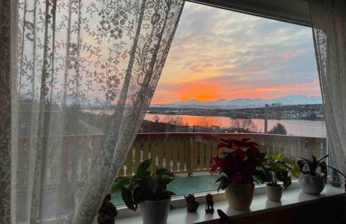Tromsdalen Apartamento | Top floor apartment with amazing view and location