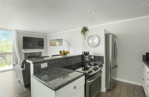 Point Loma Heights Condominio | Top Floor | Balcony | W/D | Sea World | Amenities