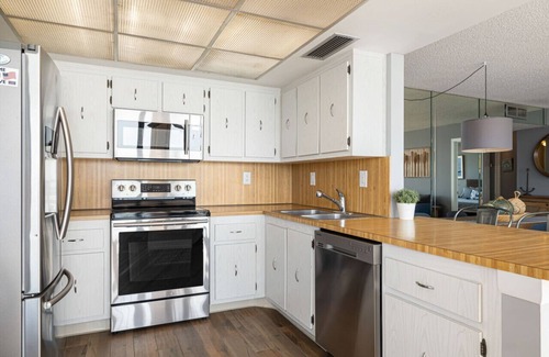 Casa del Mar Condominio | Top-Floor Bayfront Oasis: 2BR/2BA Condo at Casa Del Mar with Stunning Views & Modern Comforts