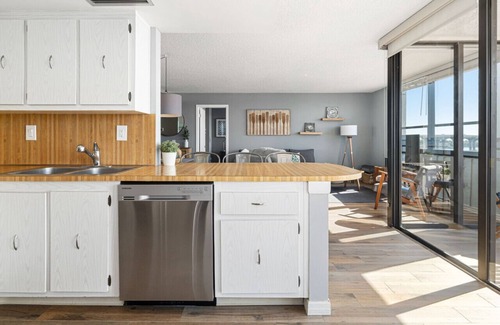 Casa del Mar Condominio | Top-Floor Bayfront Oasis: 2BR/2BA Condo at Casa Del Mar with Stunning Views & Modern Comforts
