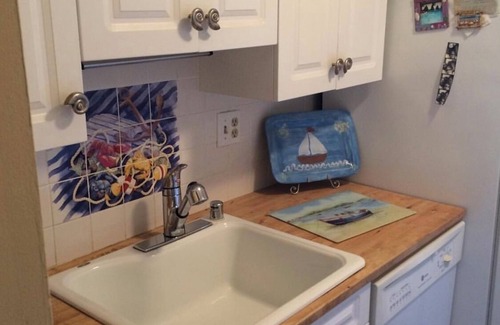 Caine Woods Condominio | Top Floor Bayside Family Sized Unit Overlooking Pool