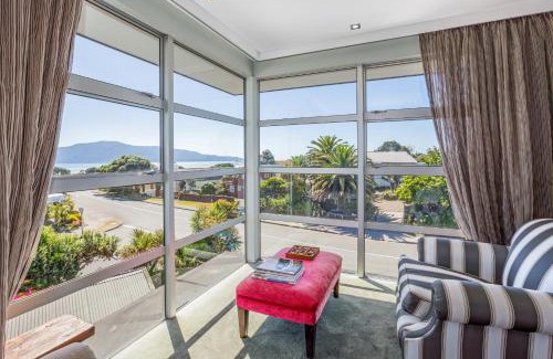 Paraparaumu Beach Cama Y Desayuno | Top Floor Bed and Breakfast
