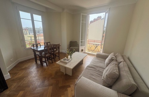 Gambetta Apartamento | Top Floor, Central, Steps from the sea