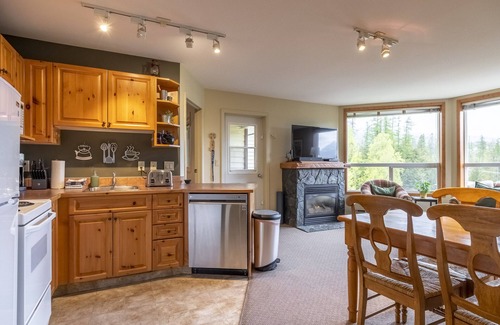 East Kootenay Condominio | Top Floor Condo | Incredible Mountain Views | 3 Beds | Portable AC