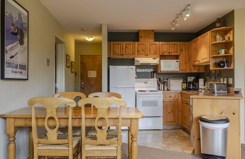 East Kootenay Condominio | Top Floor Condo | Incredible Mountain Views | 3 Beds | Portable AC