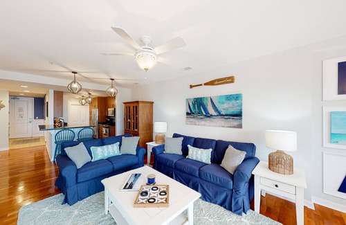 Sandbridge Condominio | Top-floor condo at beachfront resort overlooking 1 of 3 pools & 2 gyms