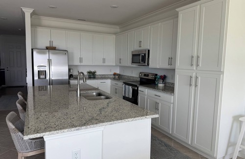 Biggar Condominio | Top floor end unit condo with panoramic views in a serene setting