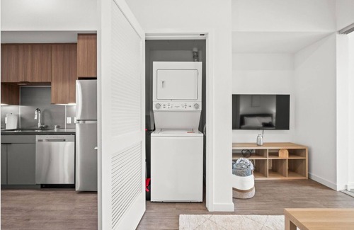 Willmore Apartamento | Top-Floor Gem/Walk to Attractions