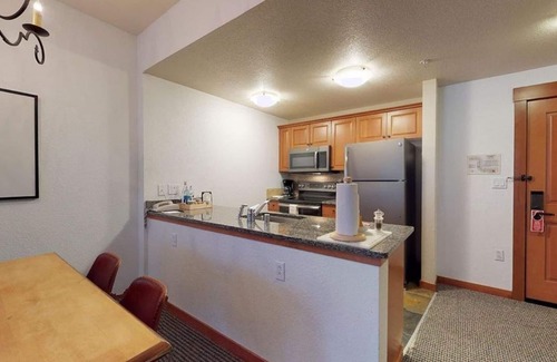 Mammoth Lakes Condominio | Top Floor Grand Sierra Village Lodge, 530+ Comentarios, Ubicación perfecta, Luxuri ...