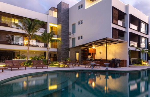 Akumal Apartamento | Top Floor Jungle Apartment Pool Rooftop BBQ 402A