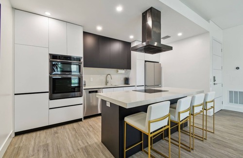 Crescent Lake Apartamento | Top Floor Luxury - Views - 5 min to Downtown
