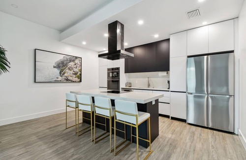 Crescent Lake Apartamento | Top Floor Luxury - Views - 5 min to Downtown