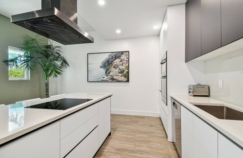 Crescent Lake Apartamento | Top Floor Luxury - Views - 5 min to Downtown