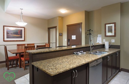East Kootenay Condominio | Top floor / Mountain views / Quiet 3-bed condo