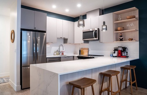 Revelstoke Condominio | Top Floor Mountainside Condo at Mackenzie Plaza