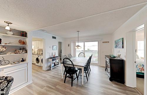 Ocean Isle Beach Apartamento | Top floor Oasis