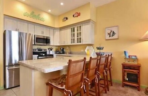 Honokowai Apartamento | Top floor oceanfront 2 bedroom condo, with expansive views
