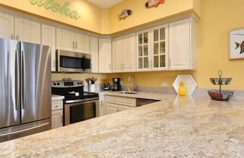 Honokowai Apartamento | Top floor oceanfront 2 bedroom condo, with expansive views