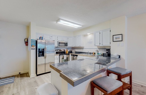 Rodanthe Condominio | Top-floor, oceanfront condo with stunning balcony views, pool, deck, central AC