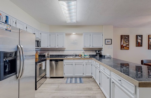 Rodanthe Condominio | Top-floor, oceanfront condo with stunning balcony views, pool, deck, central AC