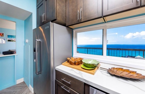 Honolulu Apartamento | Top Floor Penthouse @ Waikiki Beach Tower - Direct Oceanfront Condo in Waikiki