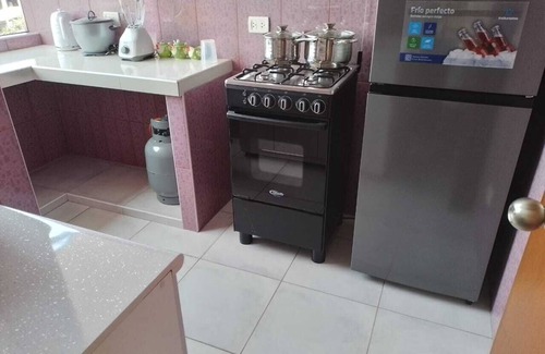 Lima Apartamento | Top Floor Private Condo 2 Bed 1 Bath Apt. Walk to Videna in San Luis.