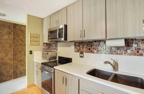 Point Loma Heights Condominio | Top Floor | Resort Amenities | Rain Shower