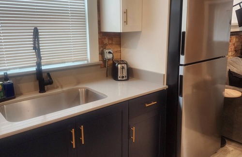 Central City Apartamento | Top Floor Retreat-Fast Internet