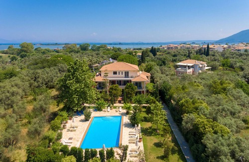 Lefkada Town Villa | Suite en el último piso cerca de la ciudad y cerca de la playa.