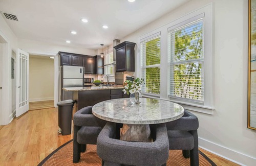 Crescent Lake Apartamento | Top Floor - Sun Filled Home - Jacuzzi - Pets Ok