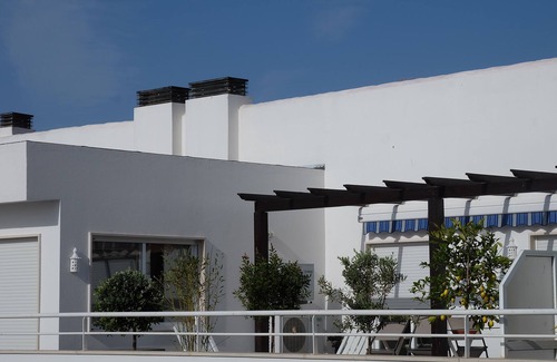 Santa Luzia Apartamento | PISO SUPERIOR, Terraza 50 m2, piscina, centro, cerca de la playa. wifi
