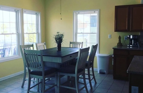 Cape May - Wildwood Condominio | Top Floor Wildwood Condo - 3 habitaciones 2 baños- 3. 5 cuadras de la playa y tablas