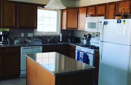 Cape May - Wildwood Condominio | Top Floor Wildwood Condo - 3 habitaciones 2 baños- 3. 5 cuadras de la playa y tablas