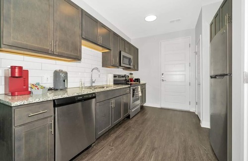 Downtown Indianapolis Apartamento | Top Flr Large Studio Pool Gym Free Parking
